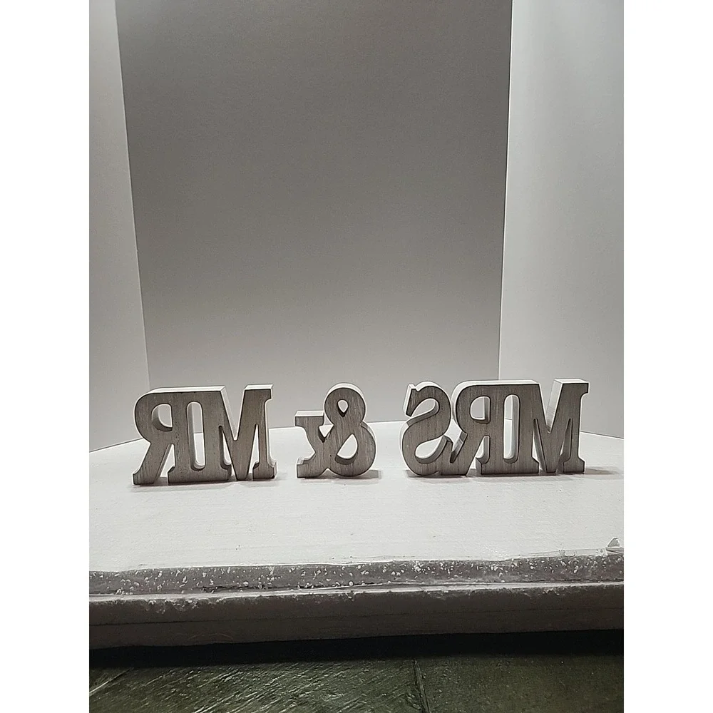 Wooden Mr & Mrs Sign‎ With Silver Glitter